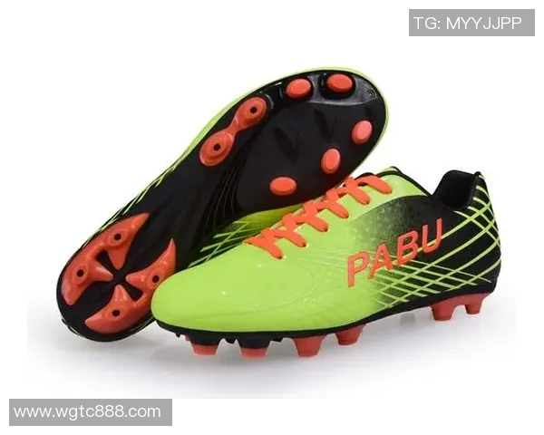 足球明星们的运动鞋选择大揭秘你不知道的球场内外鞋履偏好